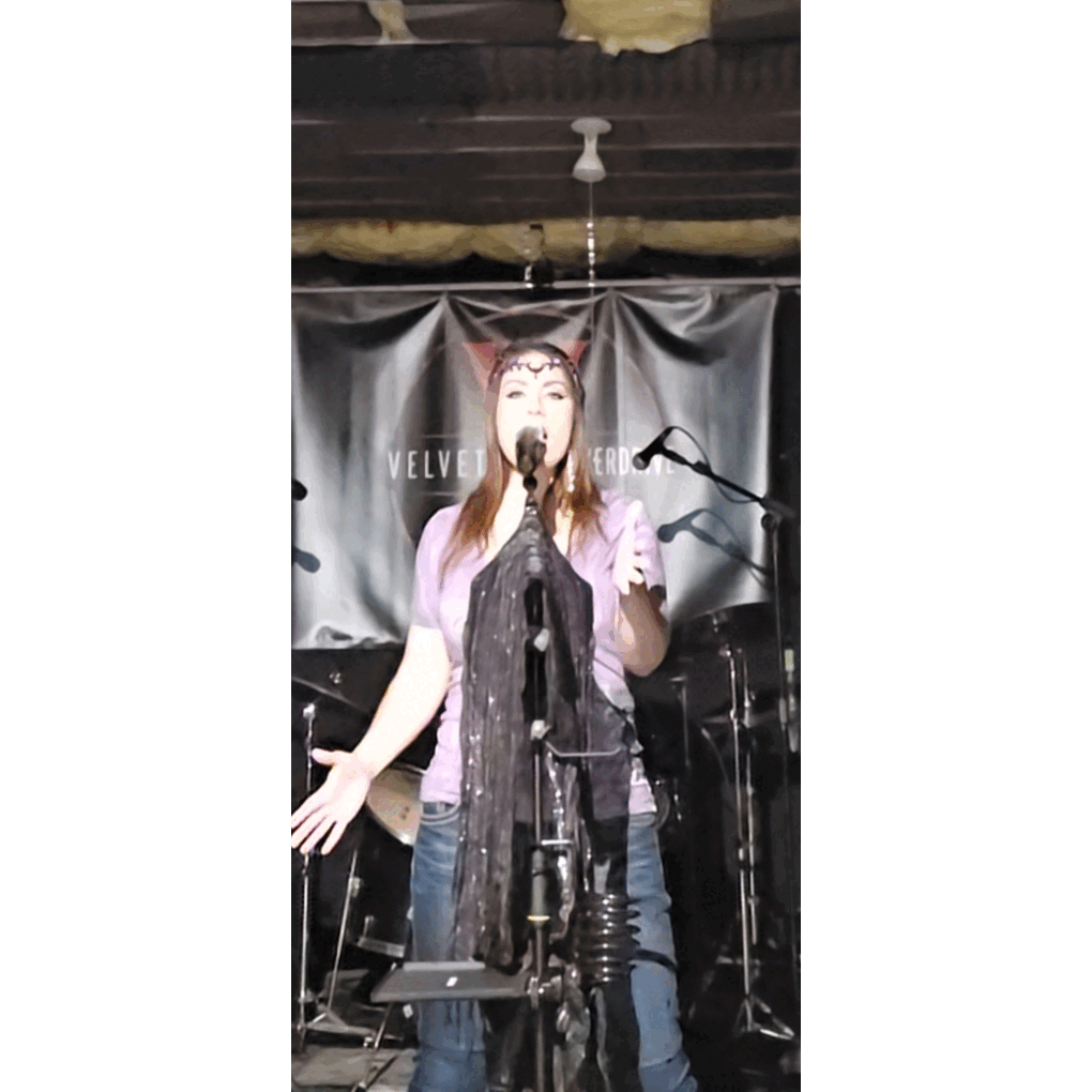AngietheSinger full image