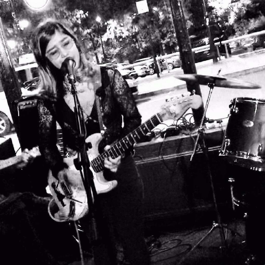 Guitargirl full image