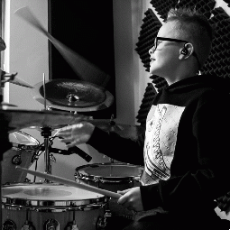 Nikodrummer full image