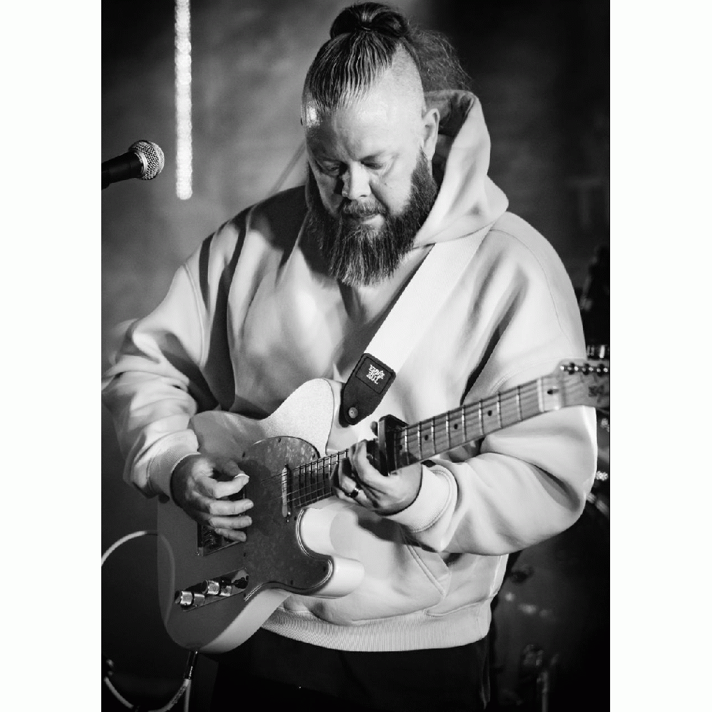 SamGuitar_Essex full image