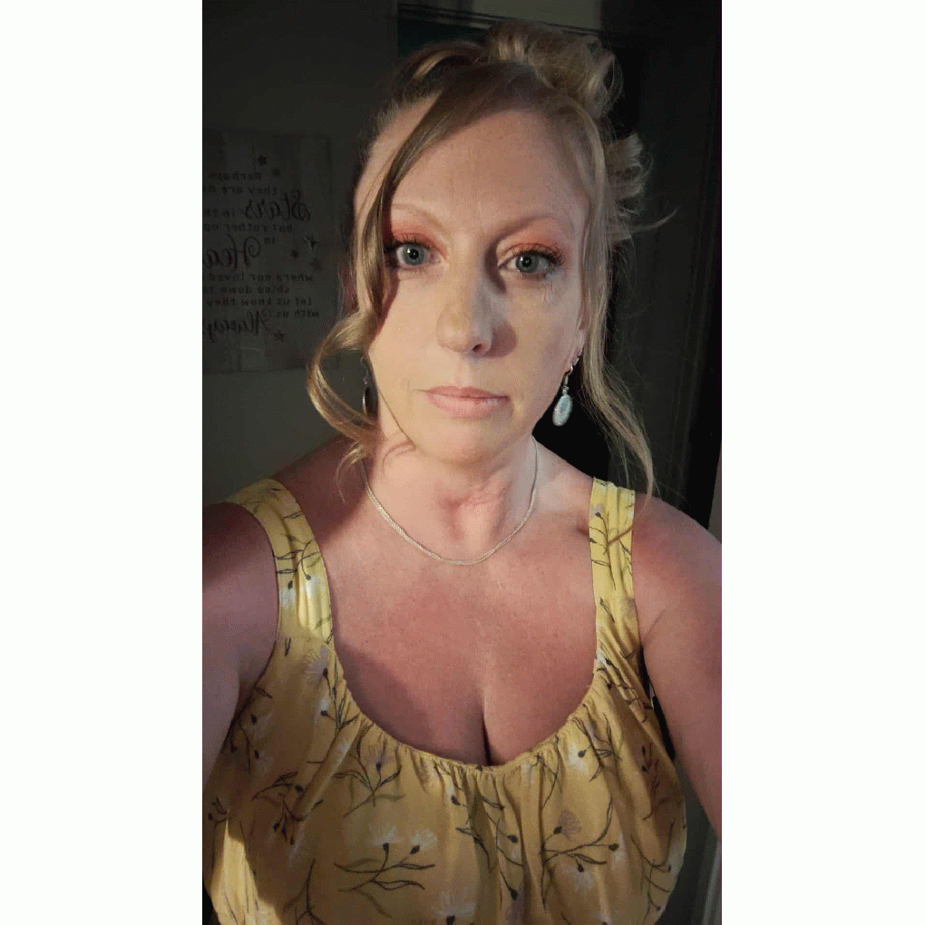 Singing_Queenie full image